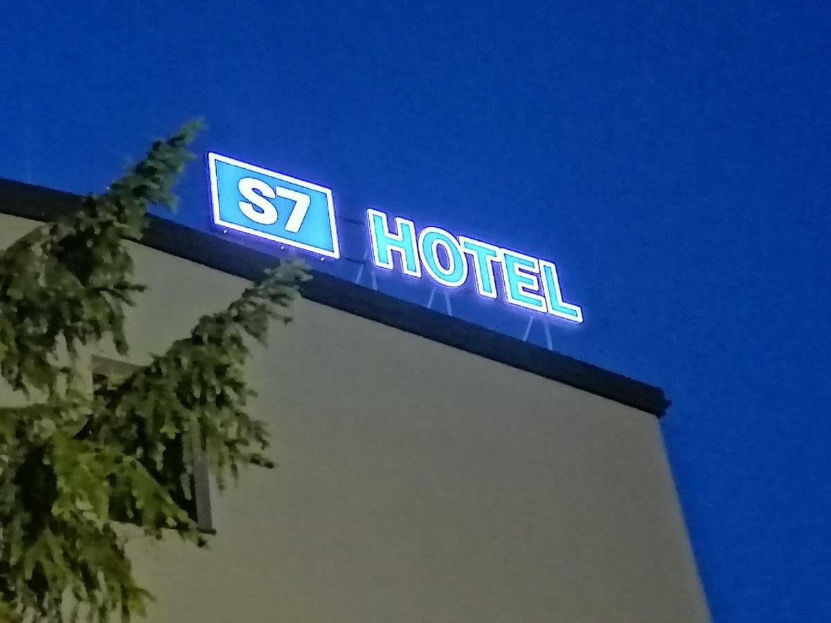 S7 Hotel Кельце Экстерьер фото